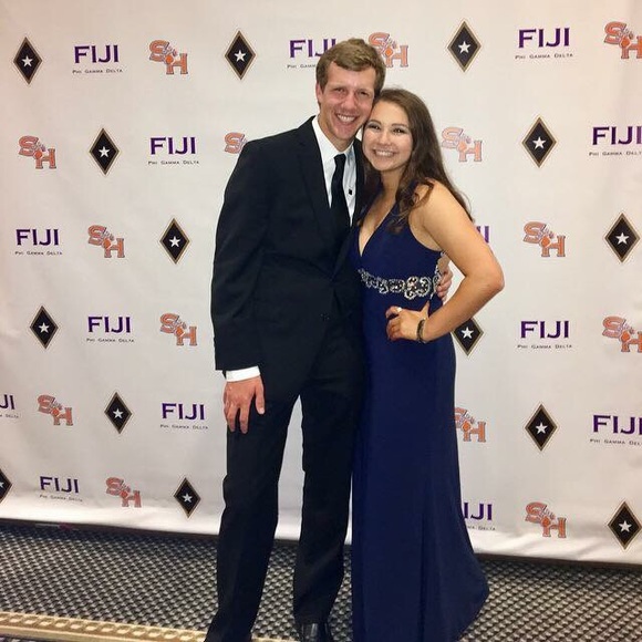Formal dress - Picture 1 of 2